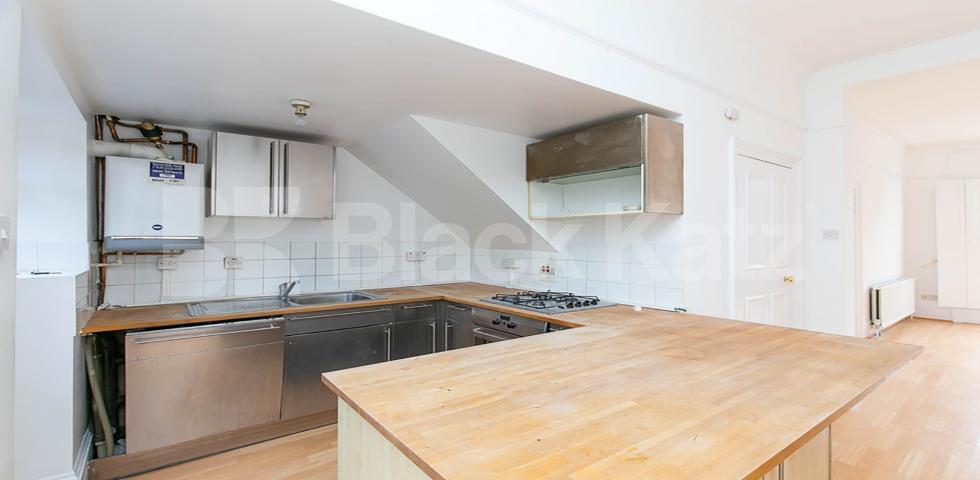 Amazing two bedrooom property fully unfurnished set in a period conversion Marquis Road, Camden